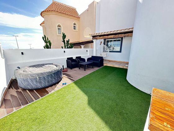 Foto 1 de Casa en venta en Caleta de Fuste de 2 habitaciones con terraza y jardín