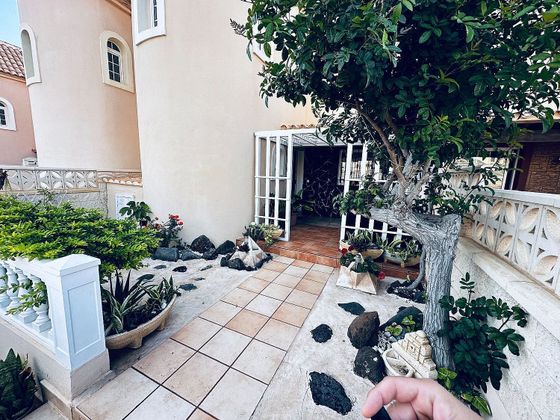 Foto 1 de Dúplex en venda a Caleta de Fuste de 2 habitacions amb terrassa i jardí