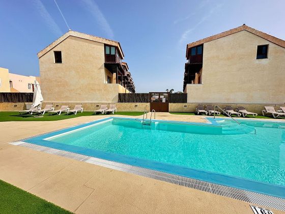 Foto 2 de Casa en venda a Corralejo de 4 habitacions amb terrassa i piscina