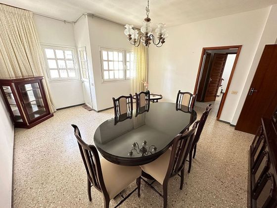 Foto 1 de Casa adosada en venta en Buenavista-Rosa Vila de 6 habitaciones con terraza y garaje