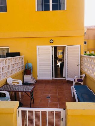 Foto 2 de Piso en venta en Caleta de Fuste de 3 habitaciones con terraza y piscina