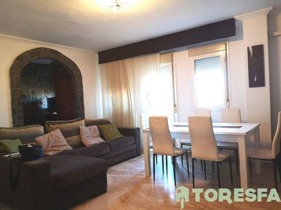 Foto 2 de Piso en venta en L'Hostal - Lledoner de 3 habitaciones con terraza y balcón