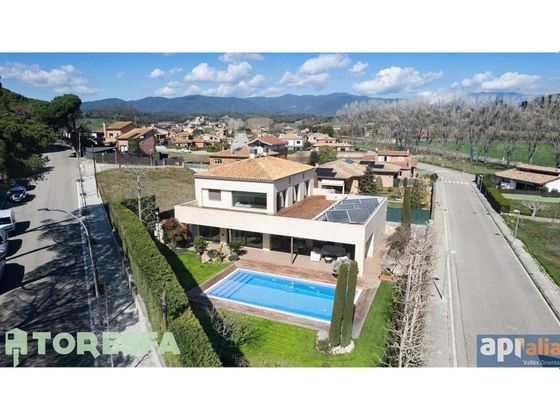 Foto 1 de Venta de casa en Cardedeu de 5 habitaciones con terraza y piscina