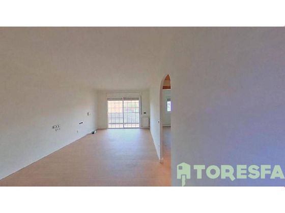 Foto 2 de Venta de piso en Can Borrell - La Plana de Lledó de 3 habitaciones con terraza y balcón