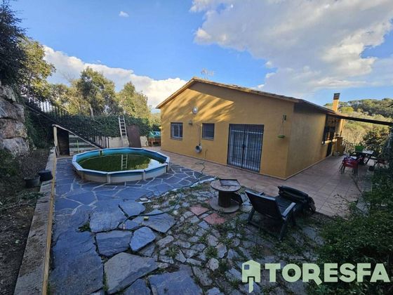 Foto 1 de Venta de chalet en Vallgorguina de 4 habitaciones con terraza y piscina