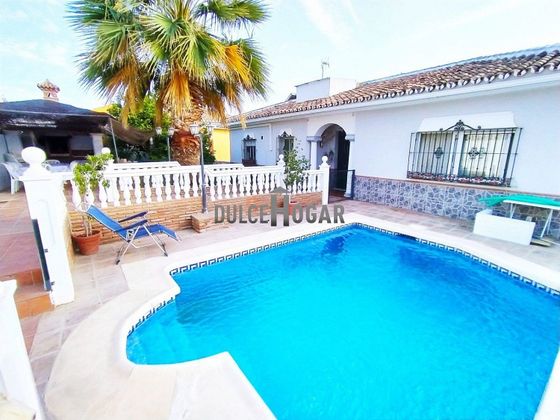Foto 1 de Venta de chalet en El Candado - El Palo de 4 habitaciones con terraza y piscina