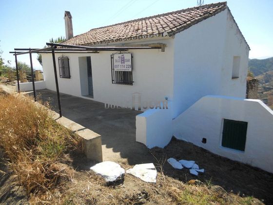 Foto 2 de Casa rural en venda a Sayalonga de 5 habitacions amb terrassa i piscina