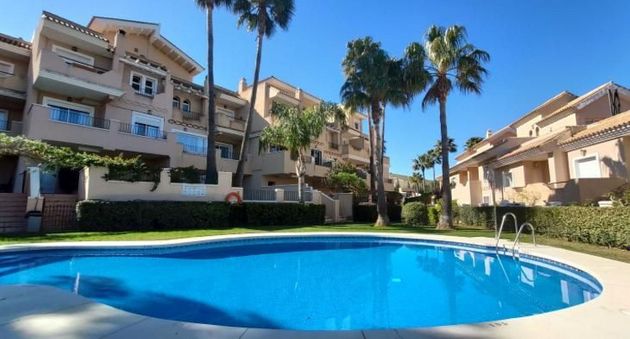 Foto 1 de Venta de casa en La Duquesa de 3 habitaciones con terraza y piscina