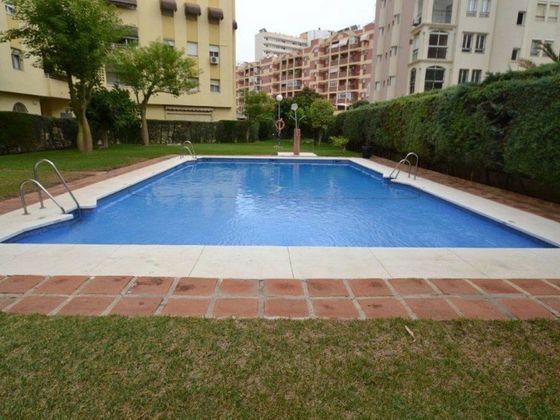 Foto 2 de Venta de piso en Centro - Torremolinos de 4 habitaciones con terraza y piscina