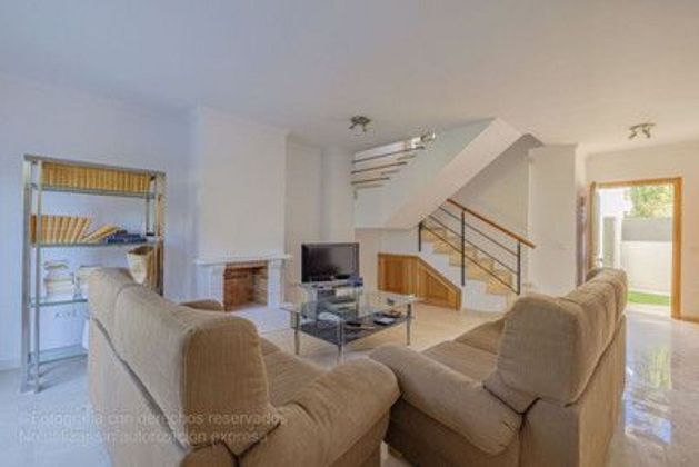 Foto 1 de Casa adosada en venta en Nueva Andalucía centro de 3 habitaciones con terraza y piscina