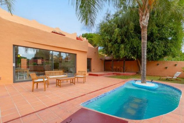 Foto 1 de Casa adossada en venda a Los Monteros - Bahía de Marbella de 4 habitacions amb terrassa i piscina