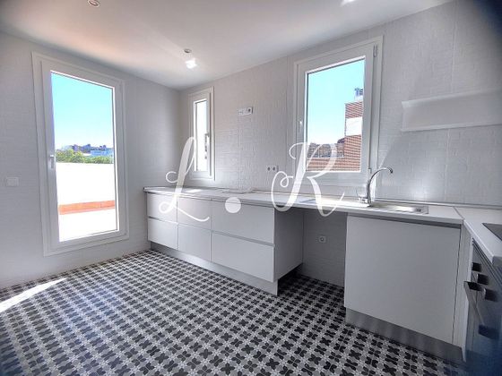 Foto 1 de Àtic en lloguer a Numancia de 3 habitacions amb terrassa i aire acondicionat
