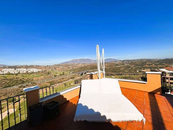 Foto 1 de Venta de ático en Calahonda de 2 habitaciones con terraza y piscina