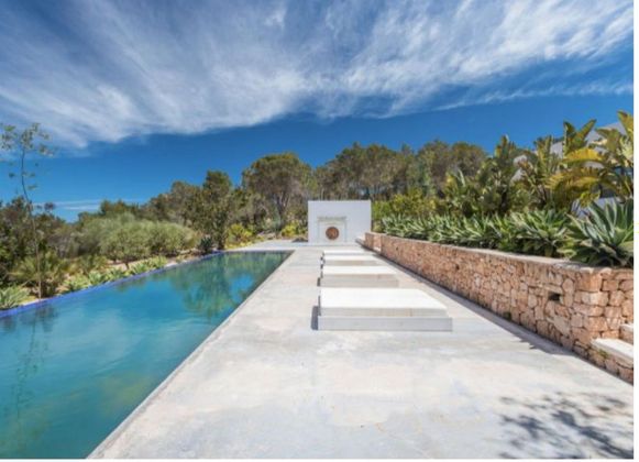 Foto 2 de Chalet en venta en San Agustín - Cala de Bou de 5 habitaciones con terraza y piscina