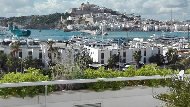 Foto 2 de Alquiler de piso en paseo Joan Carles I de 3 habitaciones con terraza y piscina