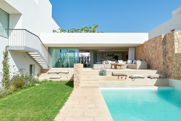 Foto 2 de Casa adossada en venda a Cala Vedella - Cala Tarida - Cala Conta de 5 habitacions amb terrassa i piscina