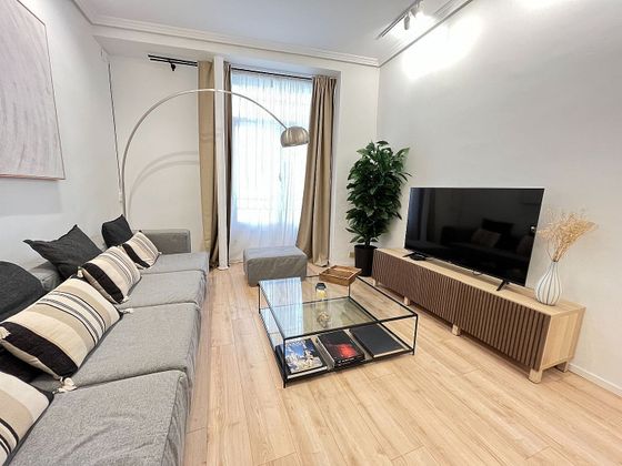 Foto 1 de Piso en alquiler en Universidad - Malasaña de 3 habitaciones con terraza y muebles