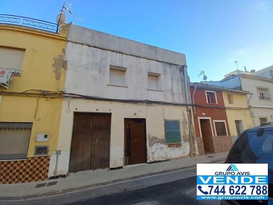 Foto 1 de Venta de chalet en calle Sant Benet de 3 habitaciones con terraza