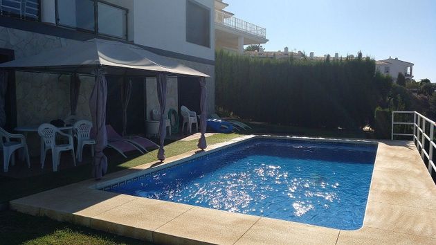 Foto 1 de Alquiler de chalet en calle Mijas Golf de 4 habitaciones con terraza y piscina