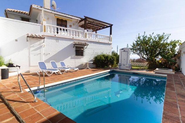 Foto 2 de Chalet en venta en calle Cártama de 3 habitaciones con terraza y piscina