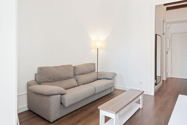 Foto 1 de Venta de piso en Vila de Gràcia de 3 habitaciones con muebles y balcón