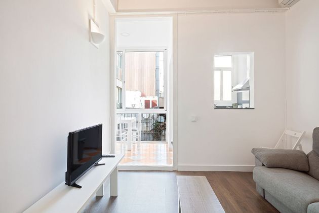 Foto 2 de Venta de piso en Vila de Gràcia de 3 habitaciones con muebles y balcón