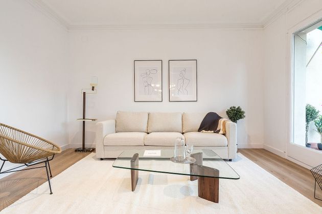 Foto 2 de Piso en venta en La Dreta de l'Eixample de 5 habitaciones con muebles y balcón