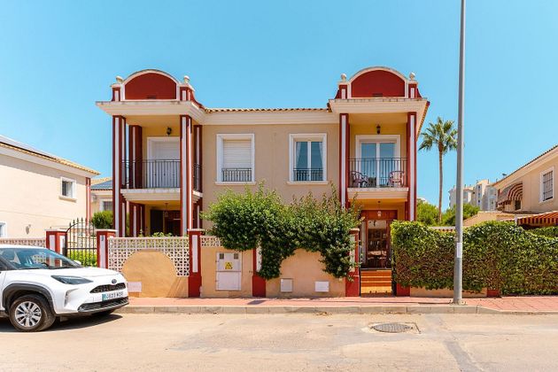Foto 2 de Casa en venda a calle Gloria Fuertes de 3 habitacions amb terrassa i piscina