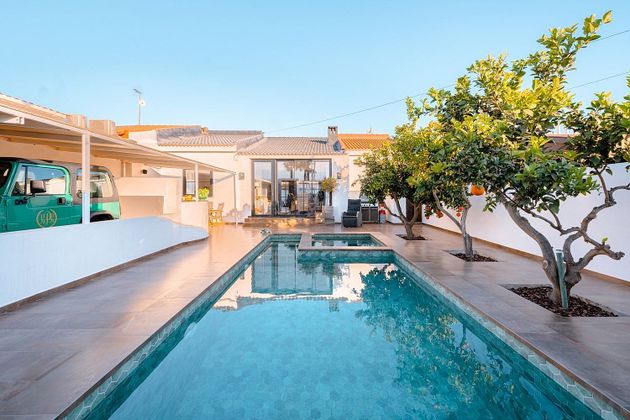 Foto 2 de Casa adossada en venda a avenida De Austria de 3 habitacions amb terrassa i piscina