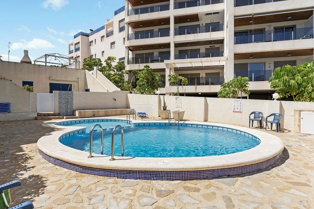 Foto 1 de Venta de piso en Cabo Roig - La Zenia de 2 habitaciones con terraza y piscina