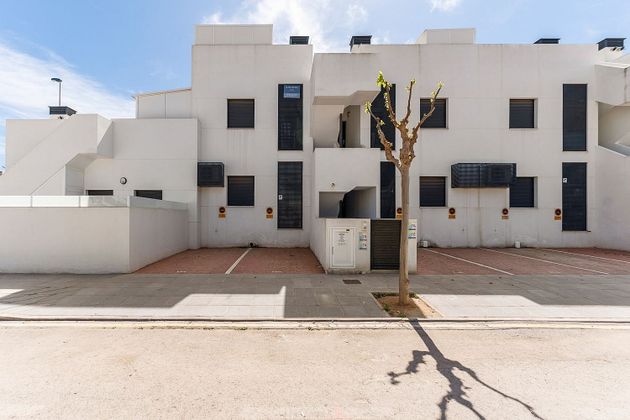 Foto 2 de Piso en venta en calle Parque Antonio Gálvez de 2 habitaciones con terraza y piscina