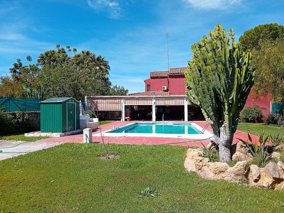 Foto 2 de Xalet en venda a Salteras de 4 habitacions amb terrassa i piscina