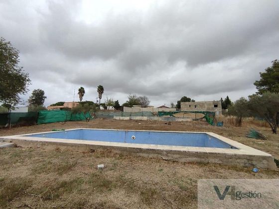Foto 2 de Venta de casa en Sanlúcar la Mayor de 4 habitaciones con piscina