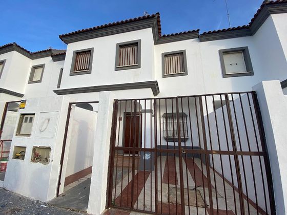 Foto 1 de Casa adossada en venda a calle Utrera de 3 habitacions amb terrassa