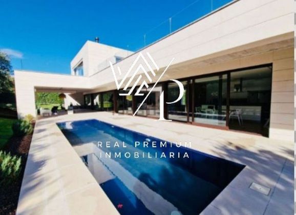 Foto 1 de Xalet en venda a Valdecabaña de 5 habitacions amb terrassa i piscina