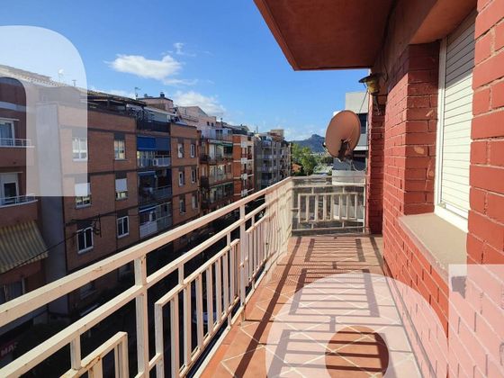 Foto 1 de Venta de piso en calle Nz de 4 habitaciones con balcón
