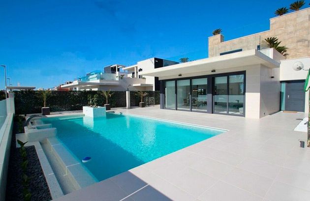 Foto 1 de Casa en venda a San Miguel de Salinas de 4 habitacions amb terrassa i piscina