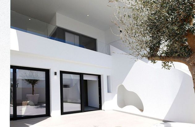 Foto 1 de Venta de casa en Urbanizaciones de 4 habitaciones con terraza y piscina