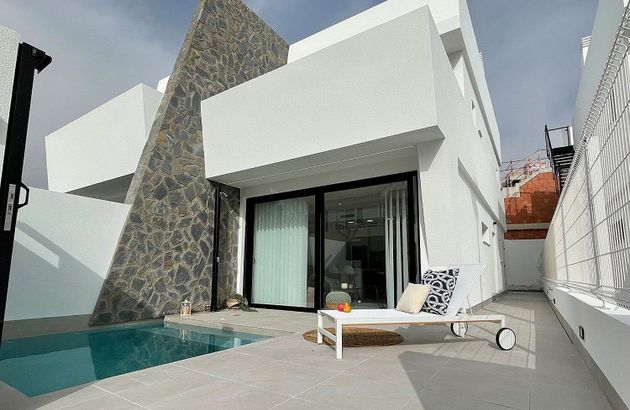 Foto 1 de Casa en venda a Santiago de la Ribera de 2 habitacions amb terrassa i piscina