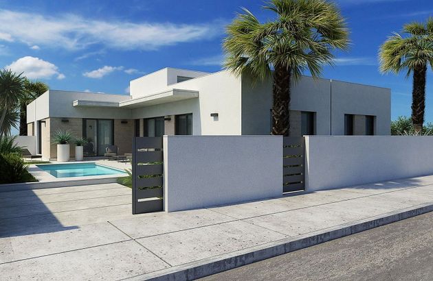Foto 1 de Casa en venda a Daya Nueva de 3 habitacions amb terrassa i piscina