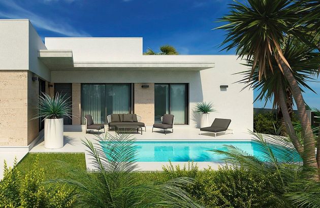 Foto 2 de Casa en venda a Daya Nueva de 3 habitacions amb terrassa i piscina