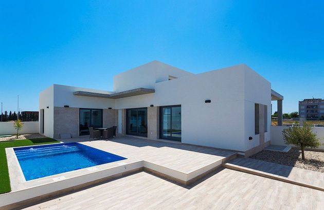 Foto 2 de Casa en venda a Daya Nueva de 3 habitacions amb terrassa i piscina