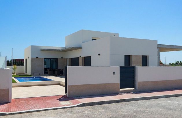 Foto 2 de Casa en venta en Daya Nueva de 3 habitaciones con terraza y piscina