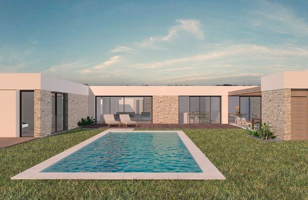 Foto 2 de Chalet en venta en Yecla de 3 habitaciones con terraza y piscina