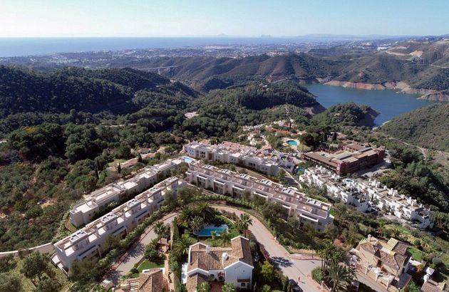 Foto 2 de Venta de ático en Istán de 3 habitaciones con terraza y piscina