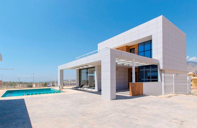 Foto 2 de Chalet en venta en Cala de Finestrat de 5 habitaciones con terraza y piscina