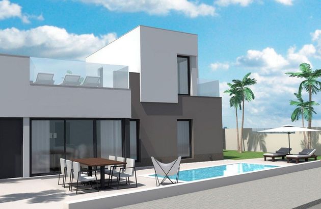 Foto 2 de Chalet en venta en Nueva Torrevieja - Aguas Nuevas de 3 habitaciones con terraza y piscina