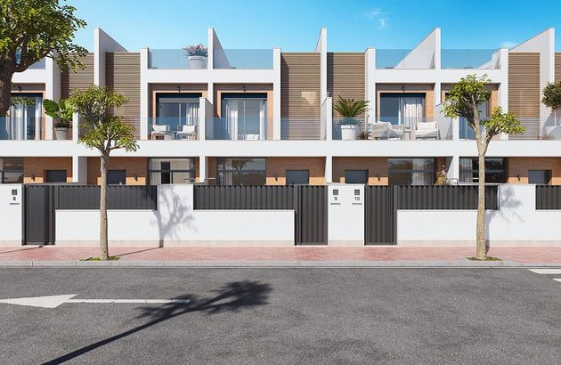Foto 1 de Casa en venta en San Pedro del Pinatar de 3 habitaciones con terraza y piscina