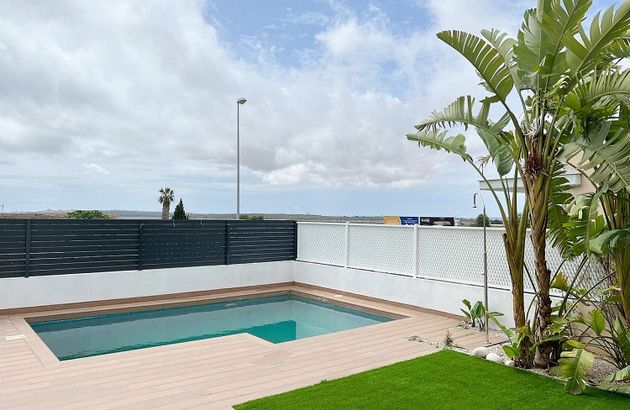 Foto 2 de Chalet en venta en Cala de Finestrat de 3 habitaciones con terraza y piscina