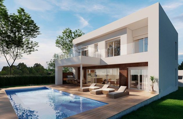 Foto 1 de Xalet en venda a Oliva Nova de 5 habitacions amb terrassa i piscina